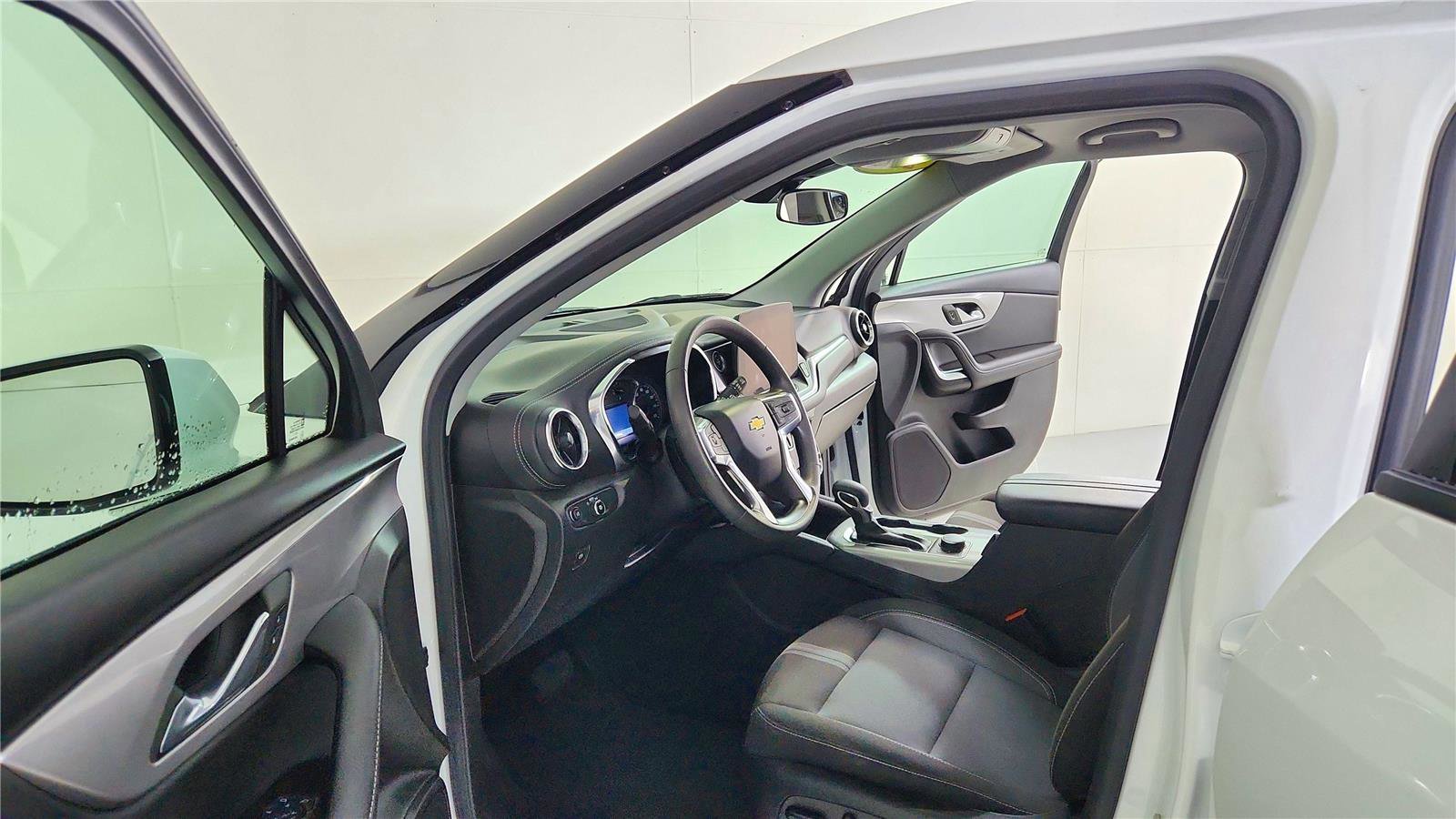 Used 2023 Chevrolet Blazer LT image 15