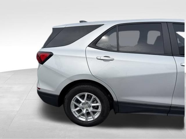 Certified 2022 Chevrolet Equinox LS w/ LS Convenience Package FWD image 4