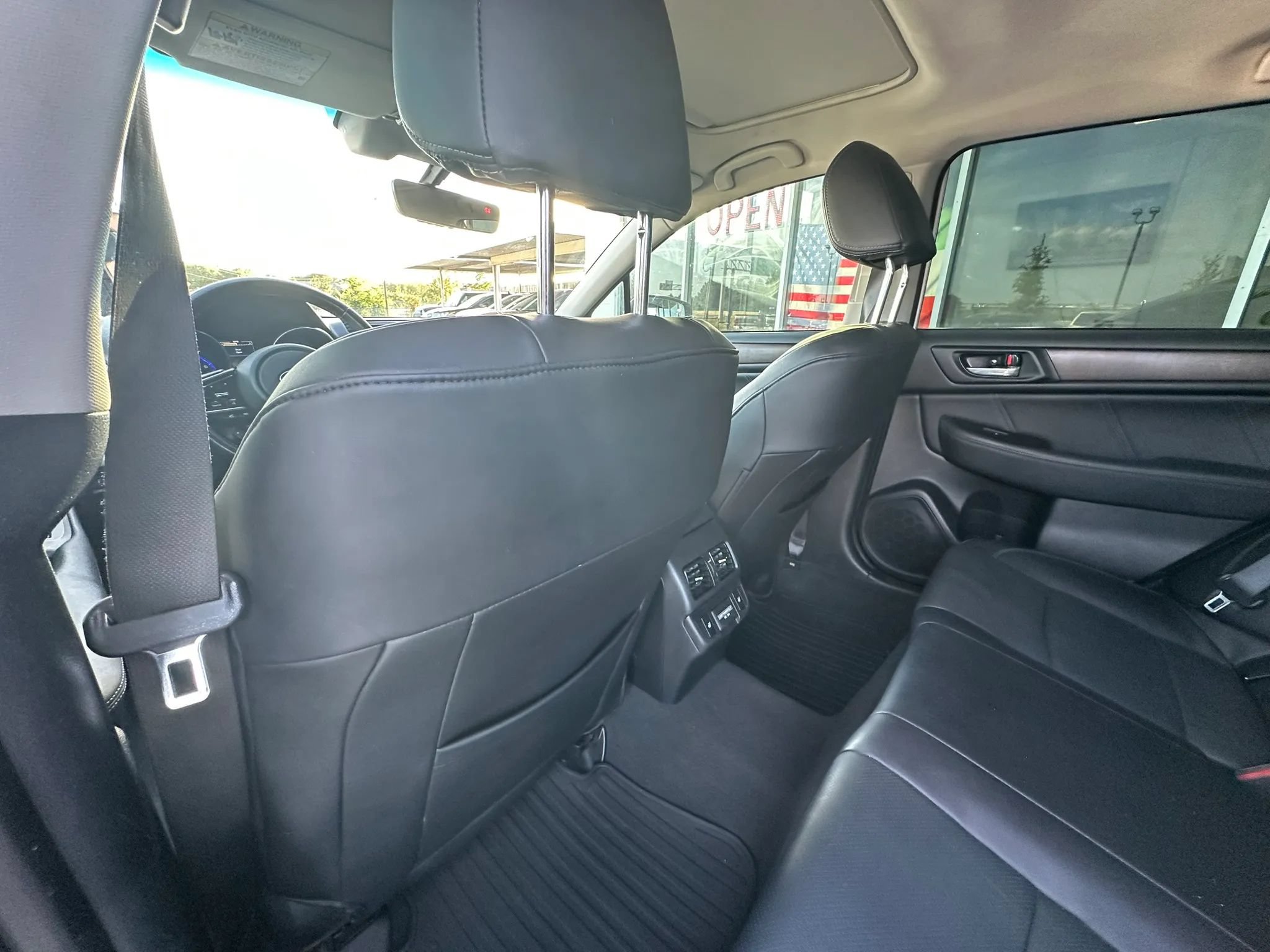 Used 2018 Subaru Outback 3.6R Limited AWD/4WD image 15