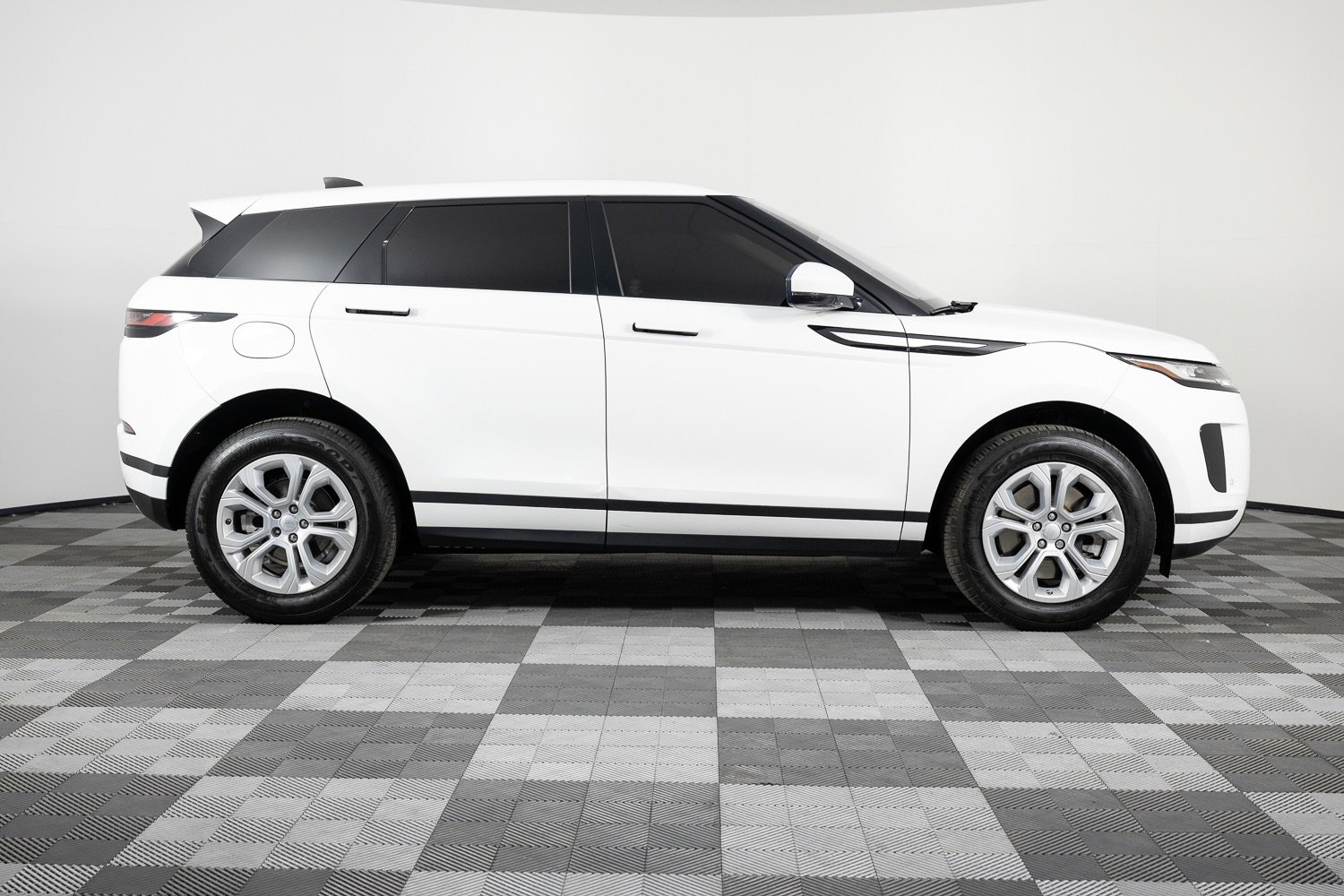Used 2020 Land Rover Range Rover Evoque S image 9