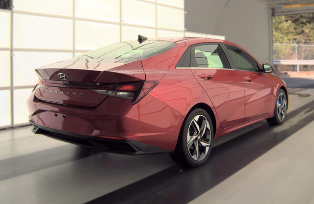 Used 2021 Hyundai Elantra SEL w/ Convenience + Premium Package FWD image 4
