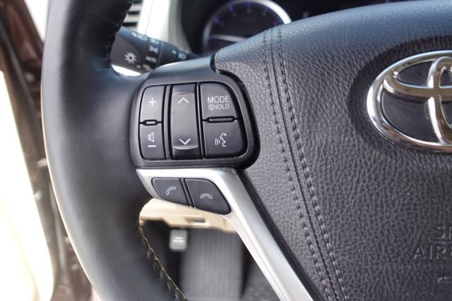 Certified 2019 Toyota Highlander Limited Platinum AWD/4WD image 16