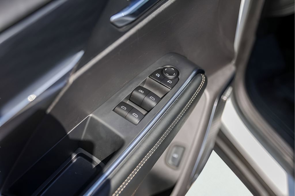 Used 2025 GMC Acadia Elevation FWD image 24