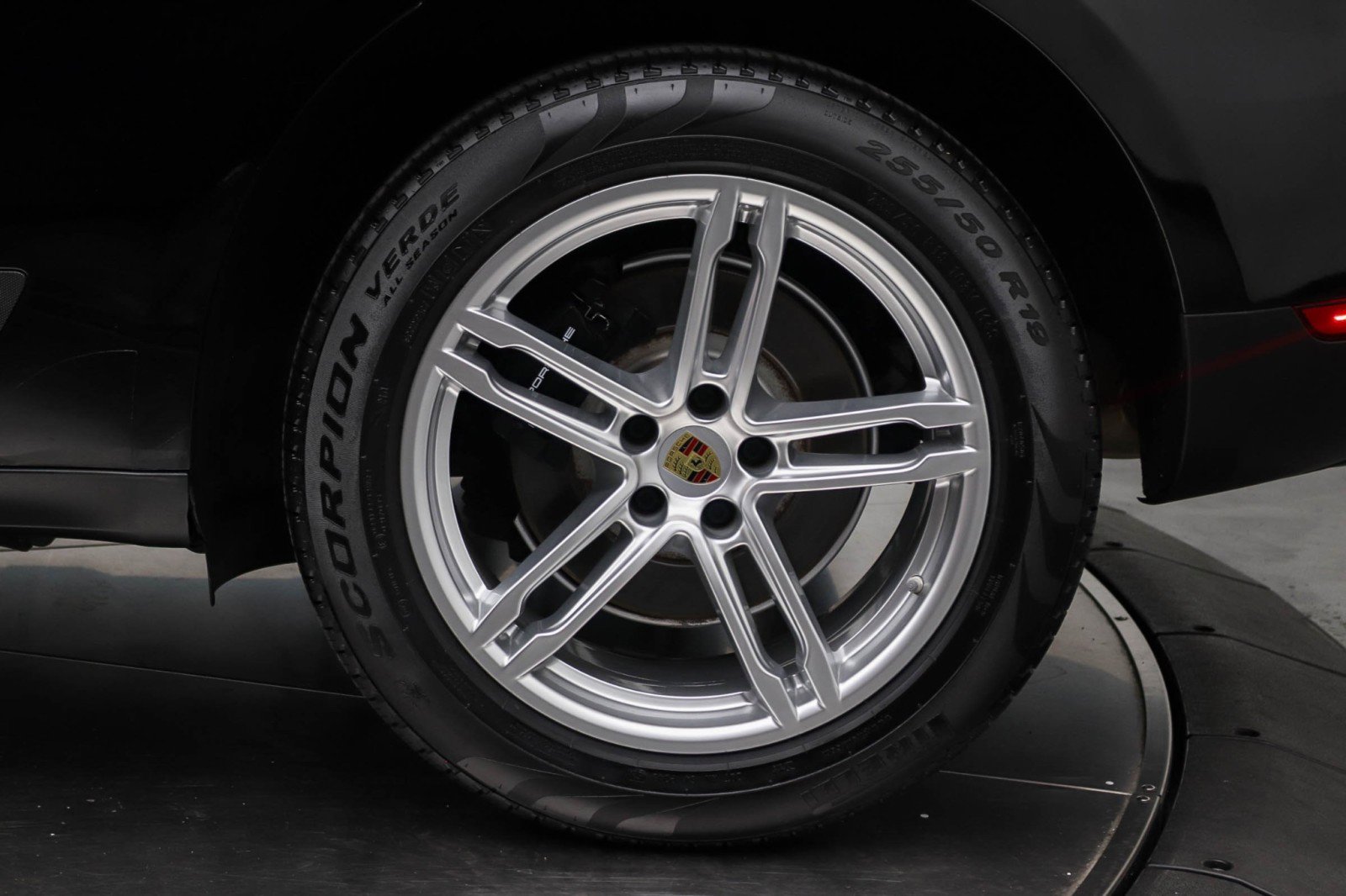 Used 2021 Porsche Macan AWD/4WD image 13