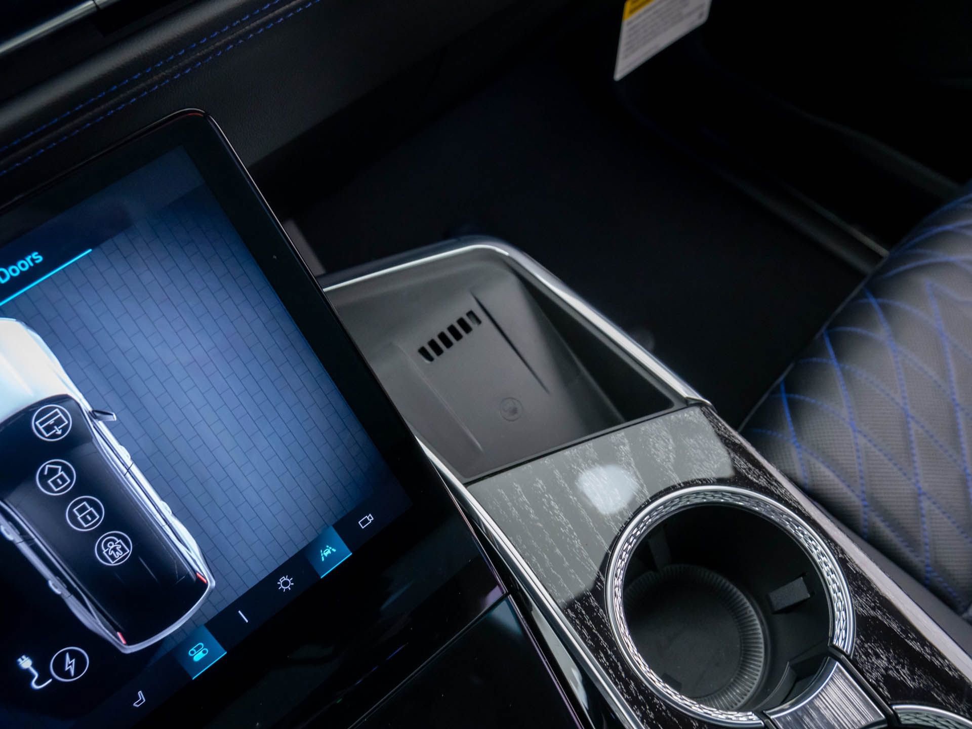 New 2025 Cadillac Escalade IQ Sport 1 w/ LPO, ONYX Package image 28