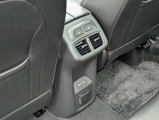 Used 2023 Buick Envision Avenir image 32