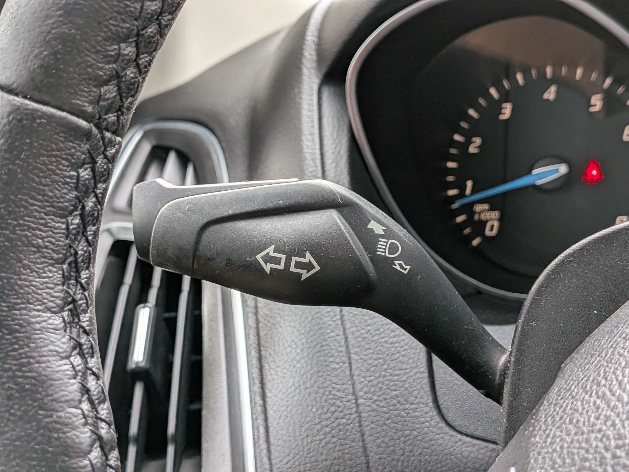 Used 2014 Ford Focus Titanium FWD image 31
