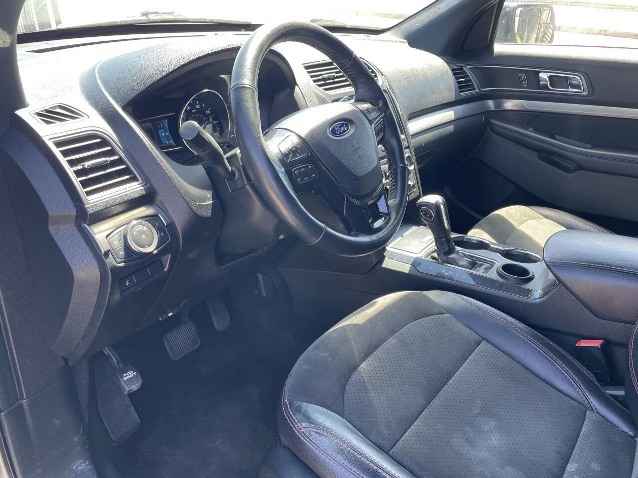 Used 2018 Ford Explorer XLT w/ Equipment Group 202A image 11
