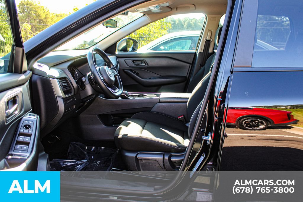 Used 2024 Nissan Rogue S FWD image 15