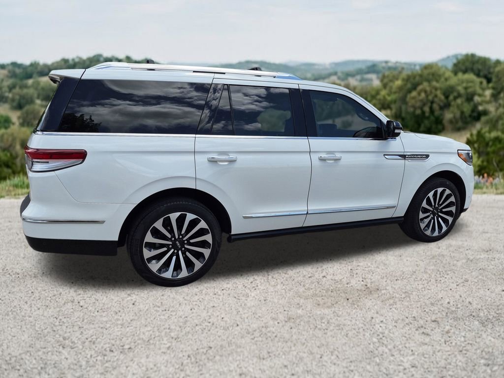 Used 2023 Lincoln Navigator Reserve AWD/4WD image 11