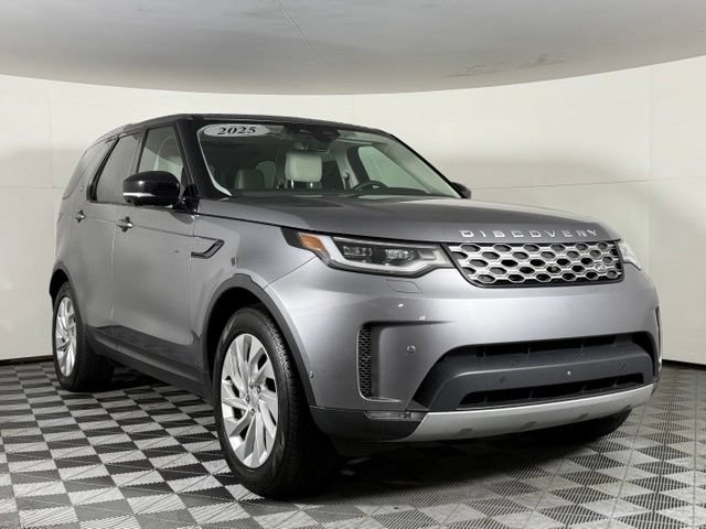 Used 2025 Land Rover Discovery S AWD/4WD image 10