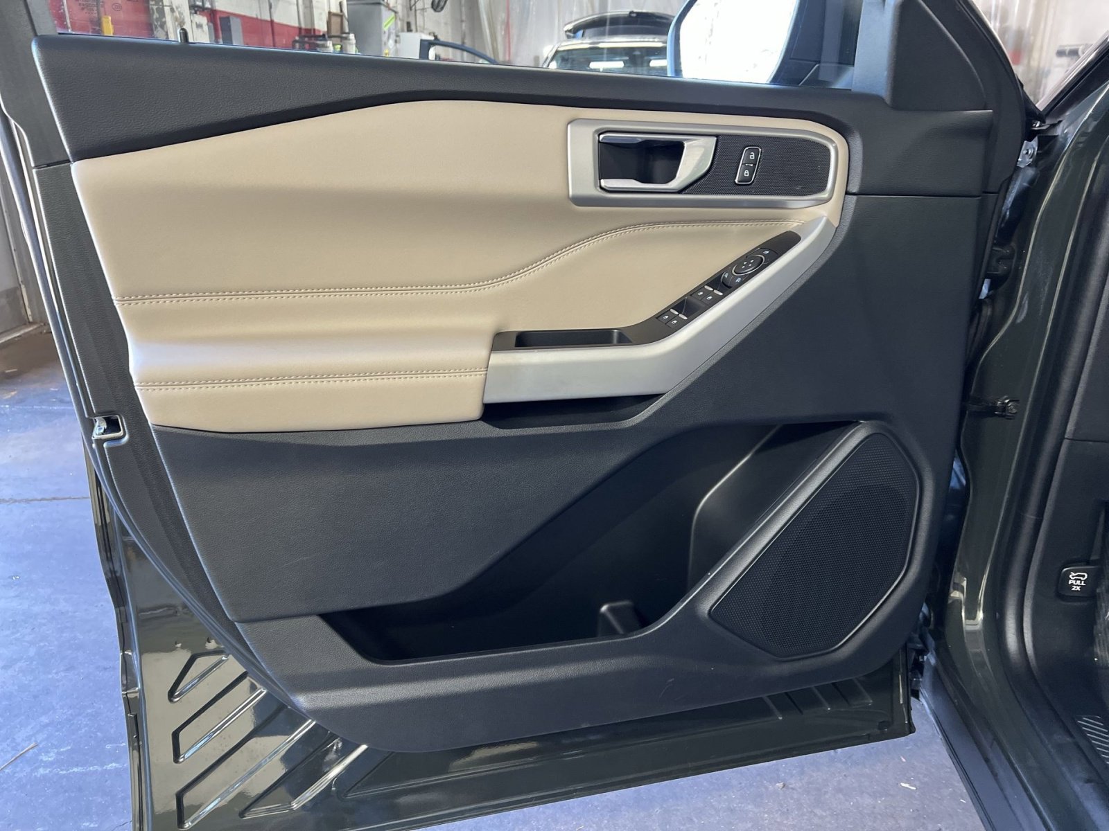 Used 2022 Ford Explorer XLT w/ Equipment Group 202A image 14