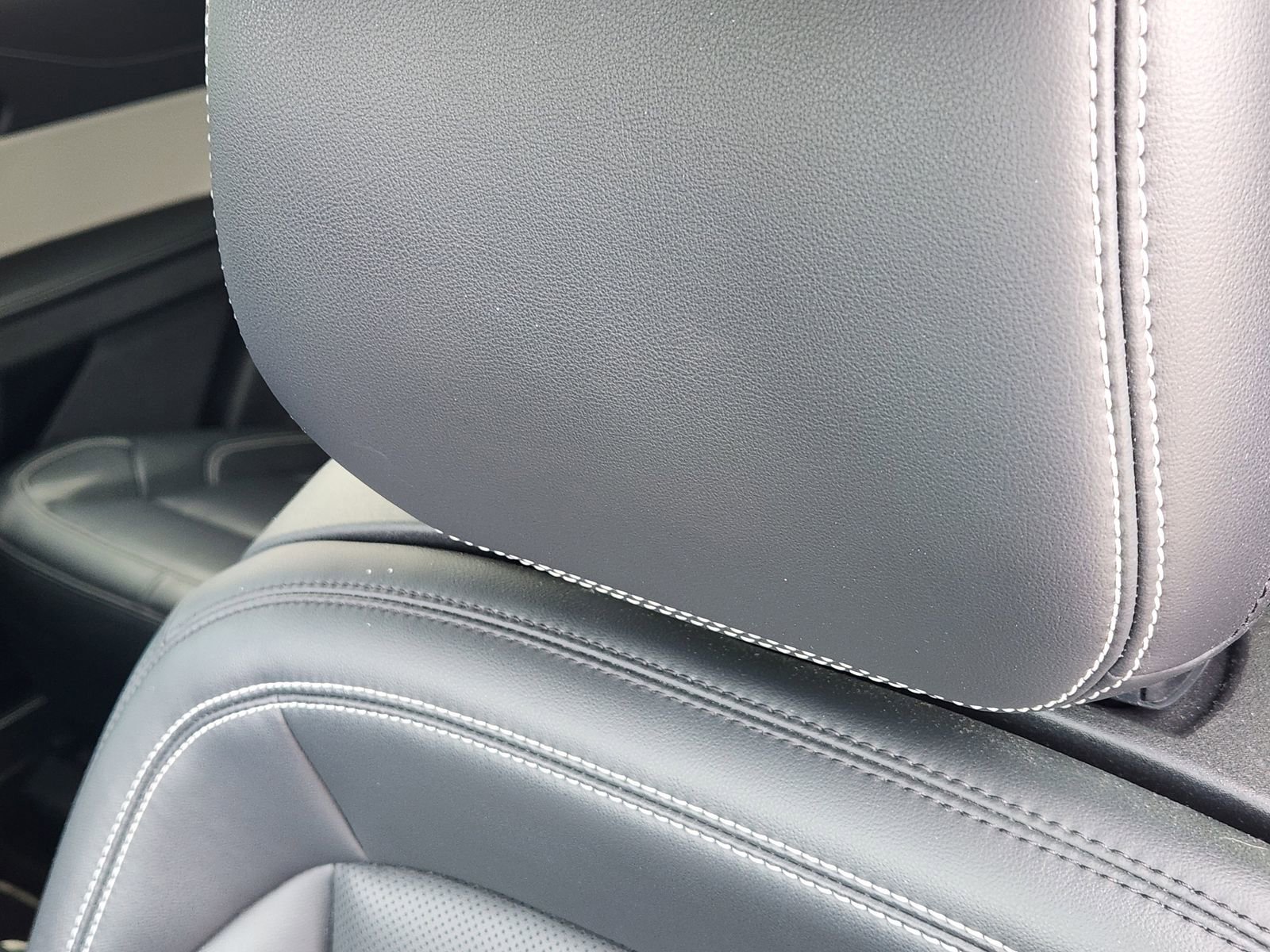 Used 2024 Lincoln Nautilus Premier image 17