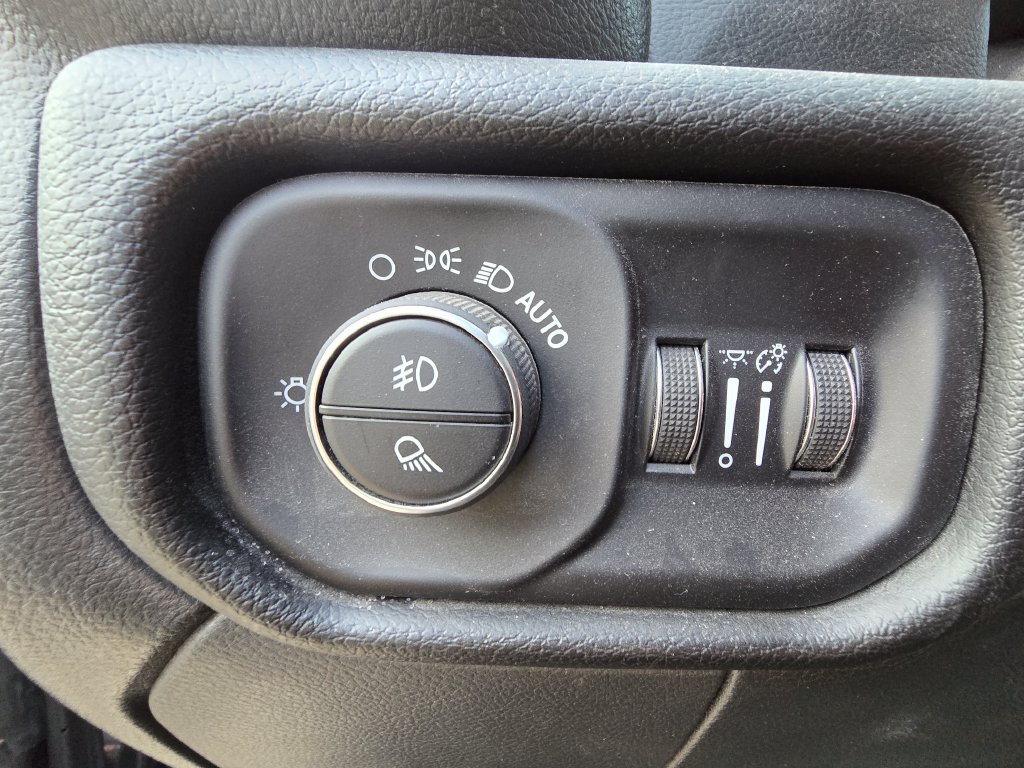 Used 2025 RAM 2500 Laramie w/ Night Edition AWD/4WD image 28
