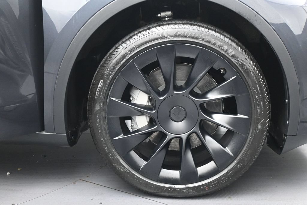 Used 2024 Tesla Model Y 2WD image 38