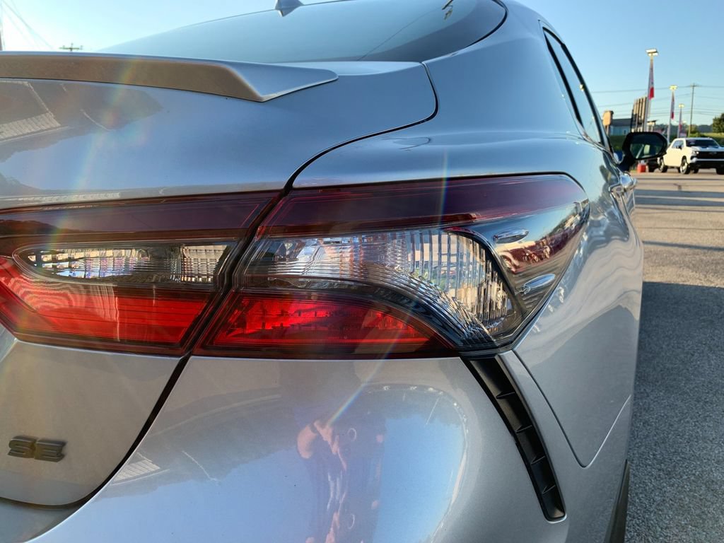 Used 2023 Toyota Camry SE w/ Cold Weather Package FWD image 33