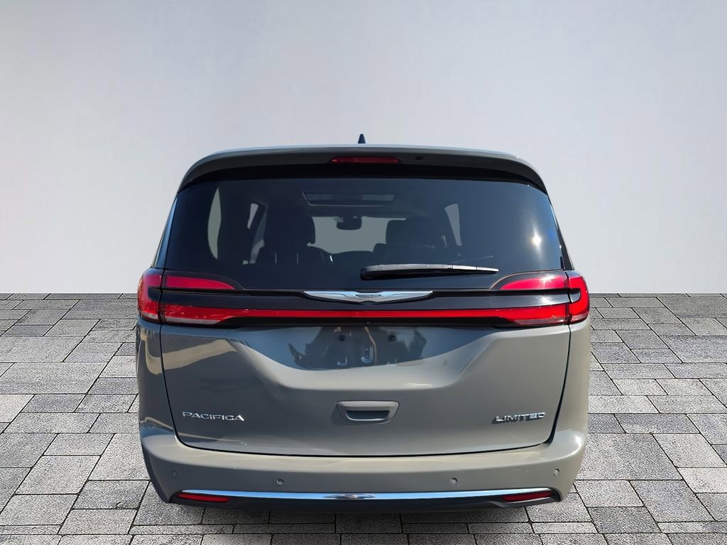 Used 2023 Chrysler Pacifica Limited image 6