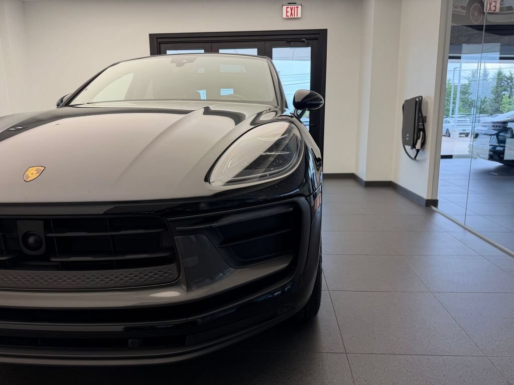 Used 2024 Porsche Macan Turbo AWD/4WD image 24