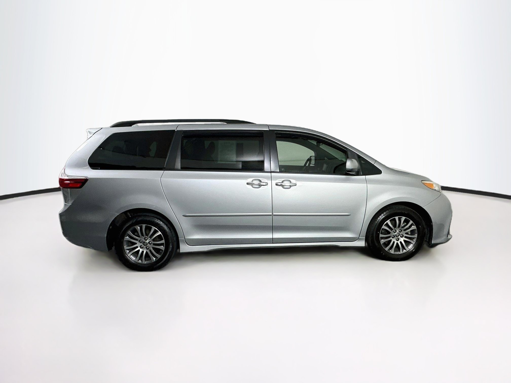 Used 2020 Toyota Sienna XLE Premium FWD image 10
