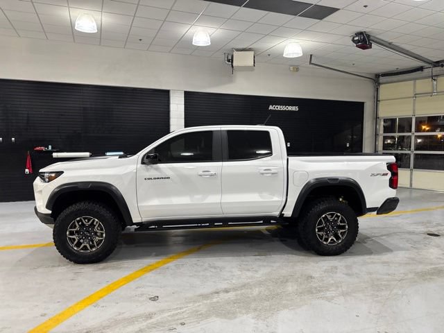 Used 2025 Chevrolet Colorado ZR2 w/ Technology Package AWD/4WD image 5