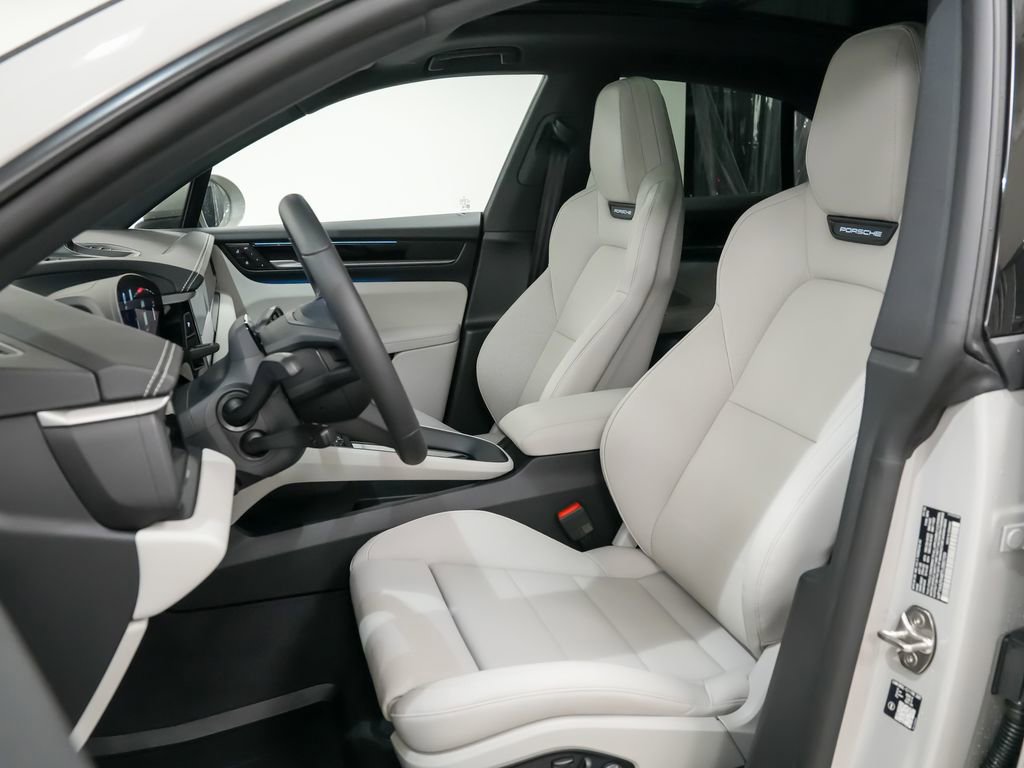 New 2026 Porsche Macan 4 Electric AWD/4WD image 5