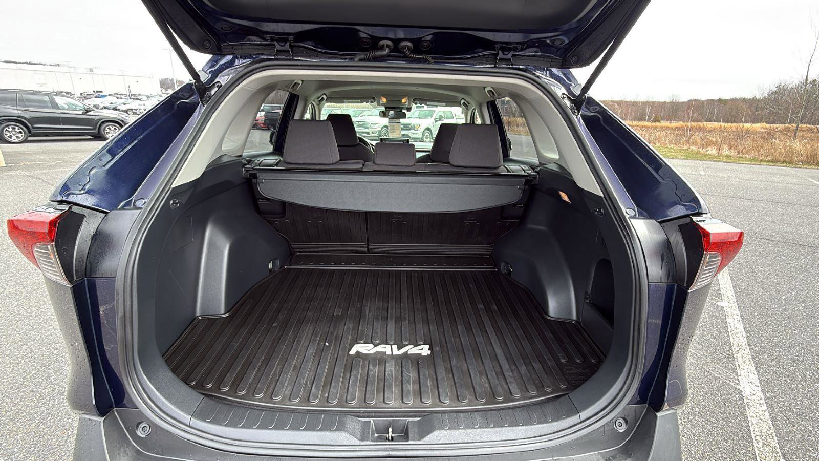 Used 2020 Toyota RAV4 XLE w/ XLE Grade Weather Package image 21