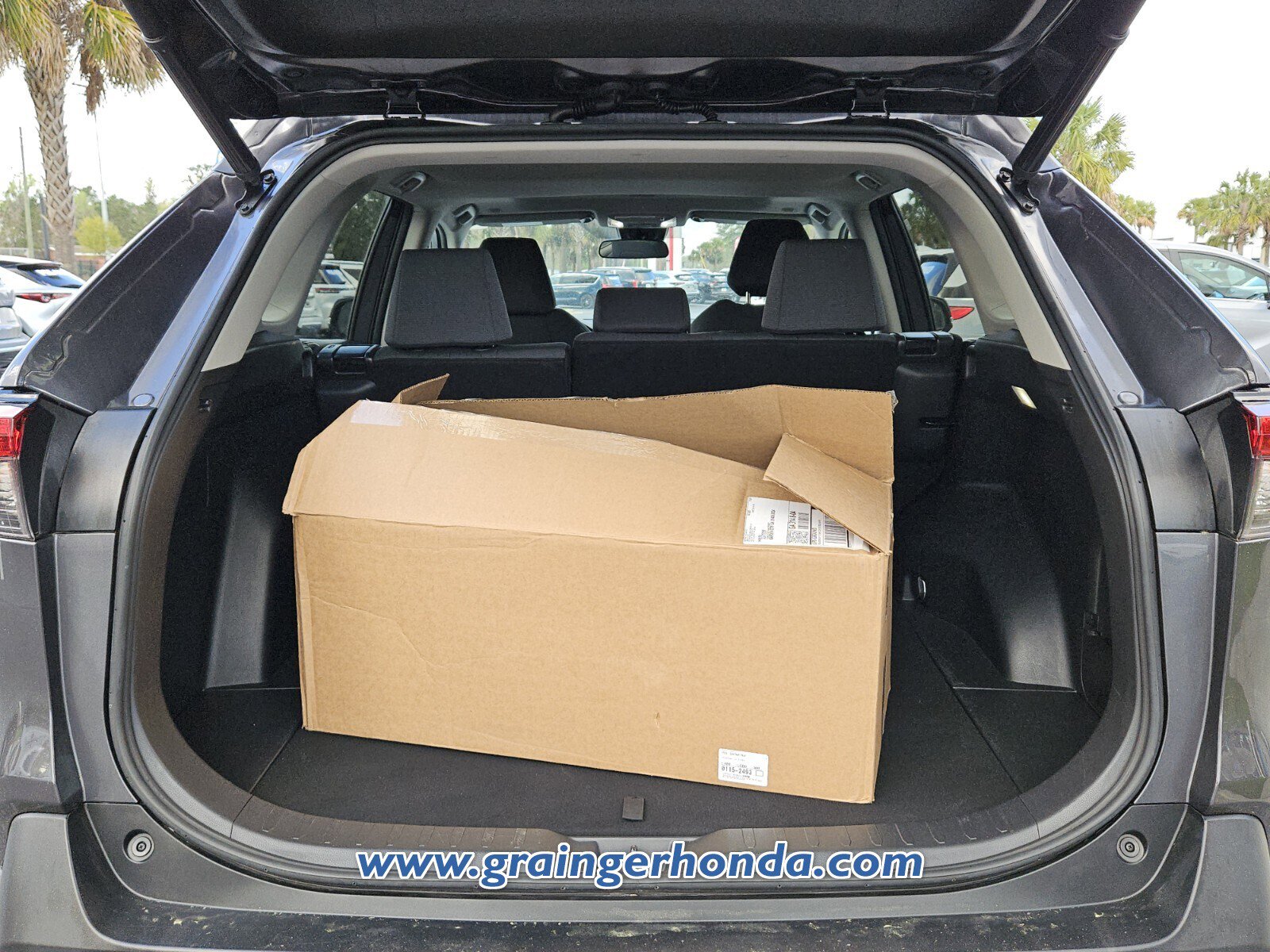 Used 2023 Toyota RAV4 XLE w/ Convenience Package image 13