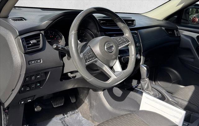 Used 2017 Nissan Rogue SV w/ SV Premium Package image 11