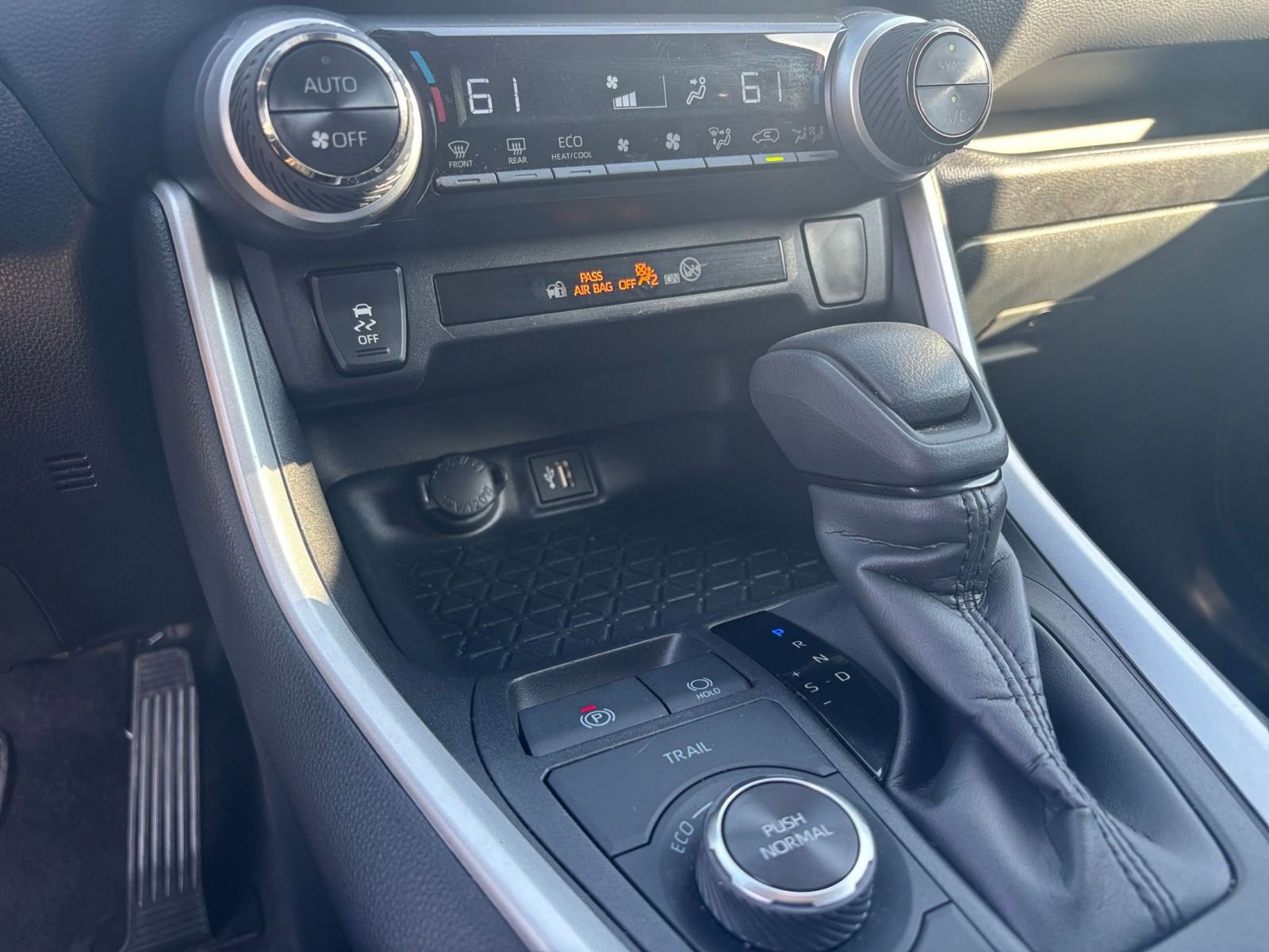 Used 2025 Toyota RAV4 LE image 39