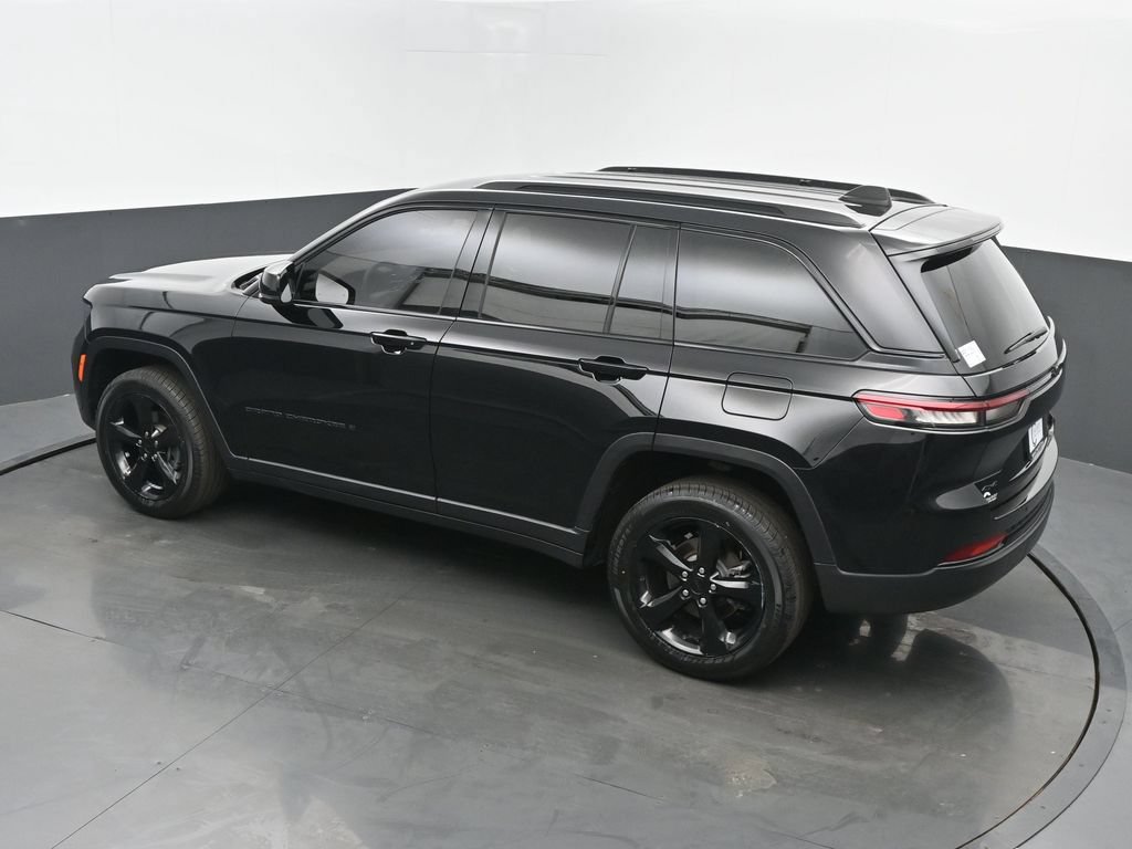 Used 2023 Jeep Grand Cherokee Altitude AWD/4WD image 37