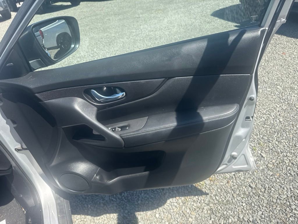 Used 2018 Nissan Rogue SV AWD/4WD image 9