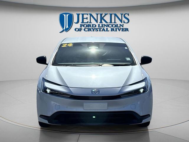 Used 2024 Toyota Prius LE image 3
