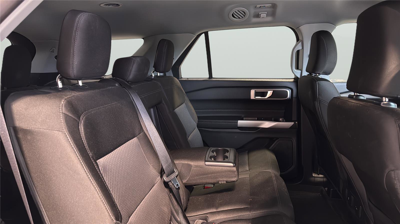 Used 2024 Ford Explorer XLT RWD image 14