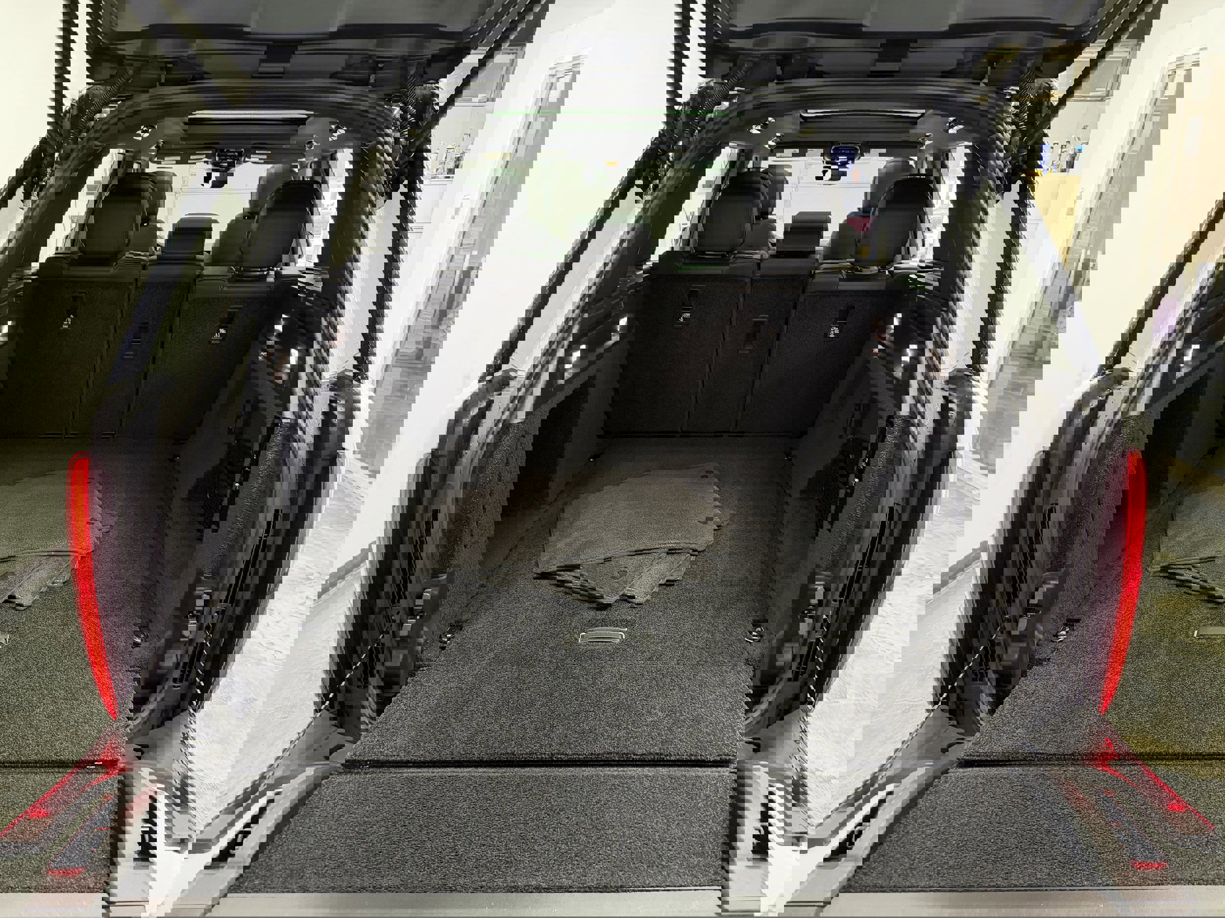 Used 2023 Land Rover Range Rover SE image 11