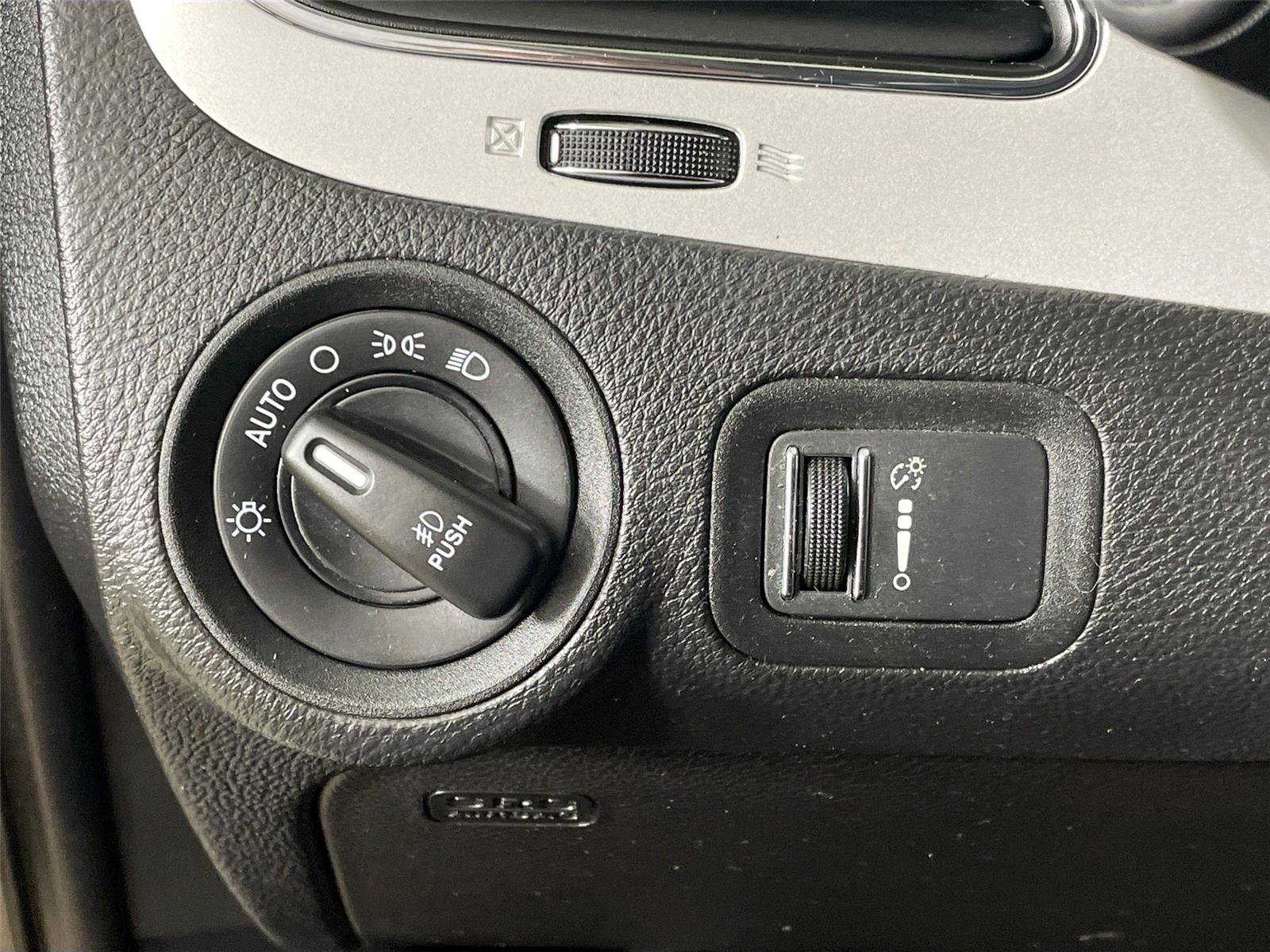 Used 2019 Dodge Journey SE w/ Premium Group FWD image 14