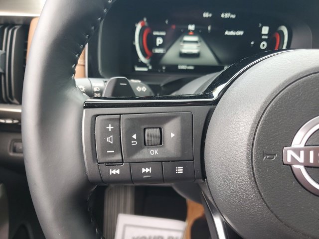 Certified 2025 Nissan Pathfinder Platinum w/ Black Appearance Package AWD/4WD image 47