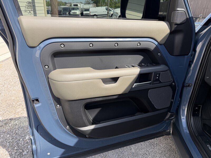 Used 2021 Land Rover Defender 110 X-Dynamic HSE AWD/4WD image 15