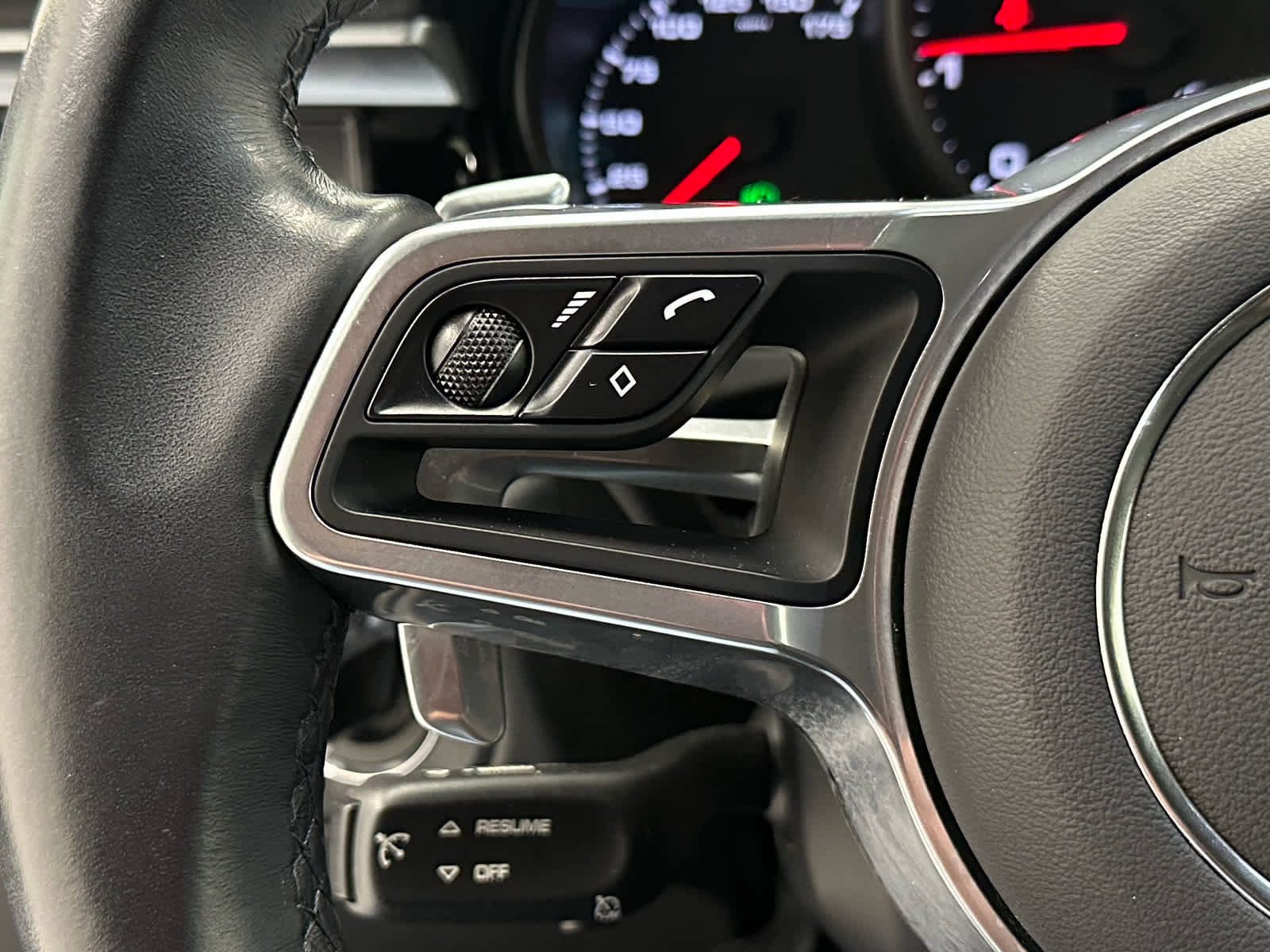 Used 2021 Porsche Macan AWD/4WD image 25