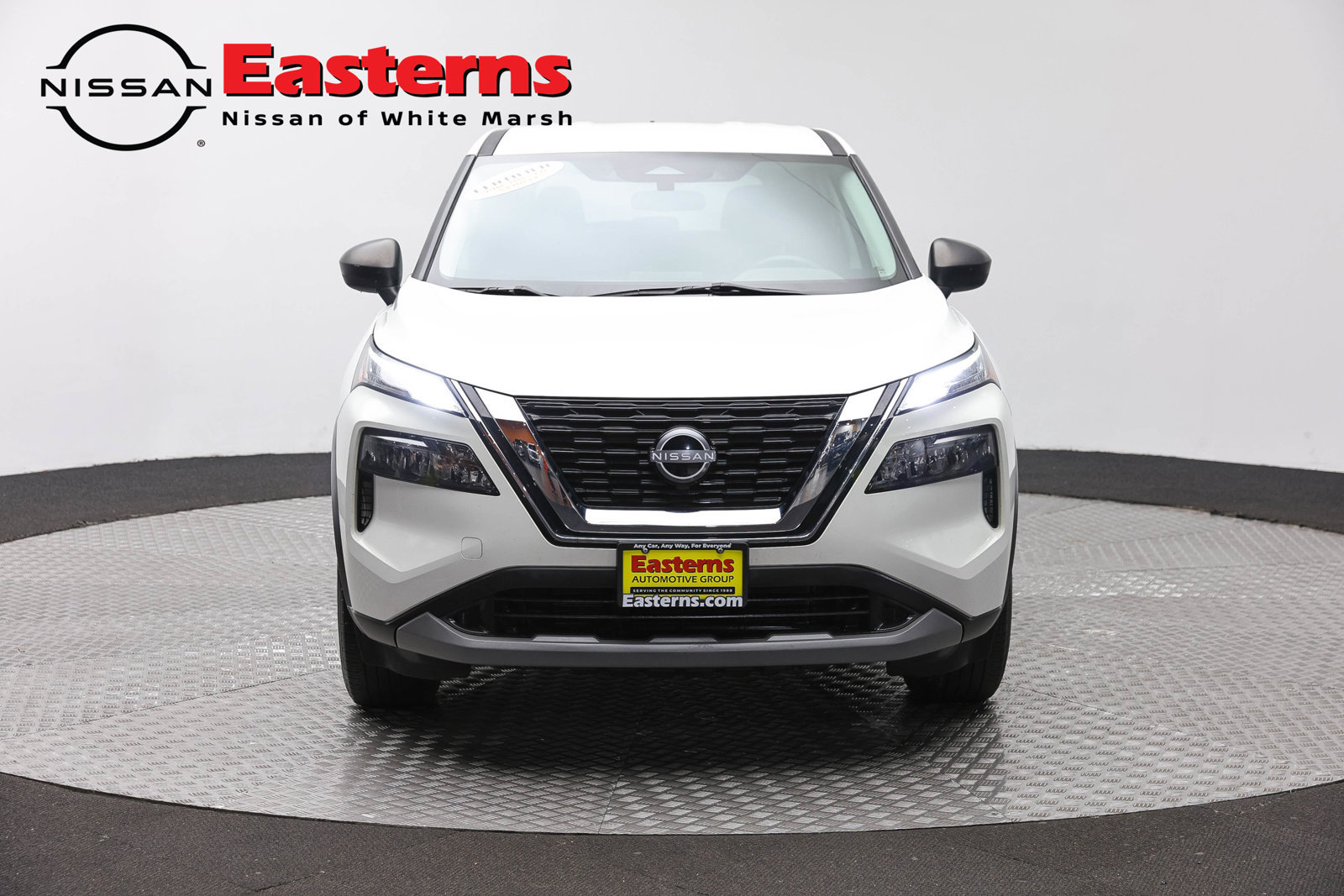 Used 2023 Nissan Rogue S AWD/4WD image 2