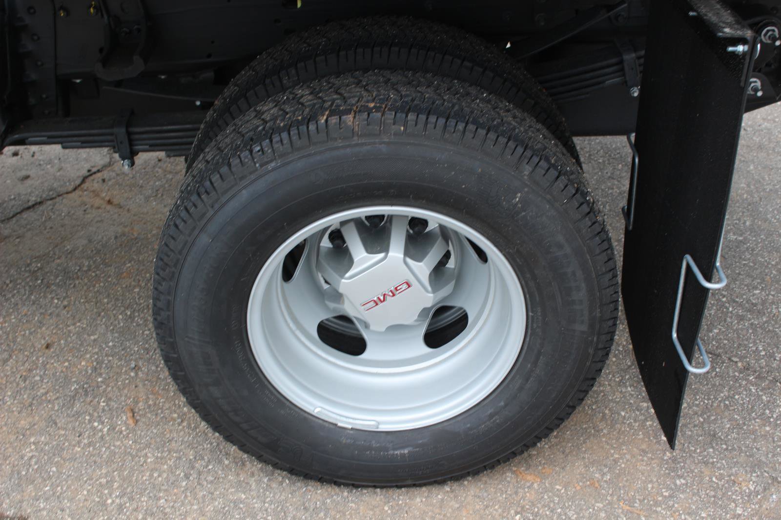 New 2026 GMC Sierra 3500 Pro w/ Convenience Package image 23