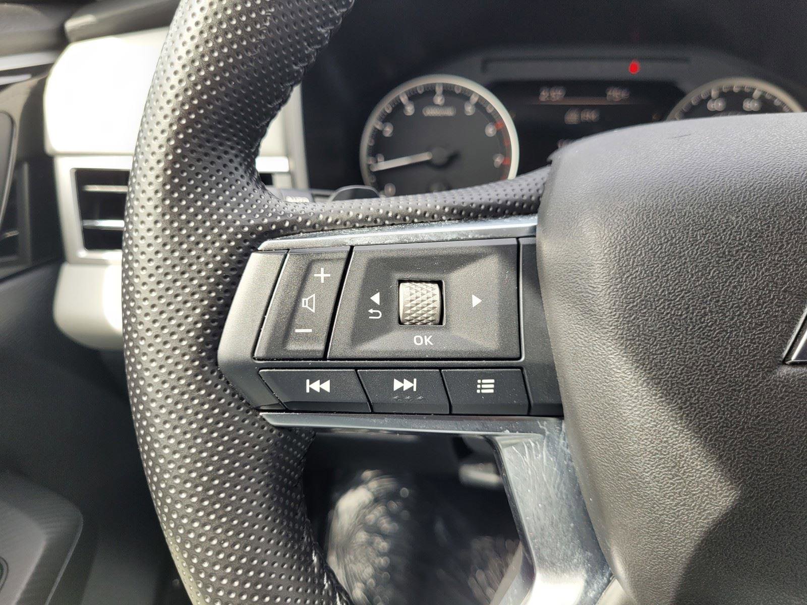 Used 2025 Mitsubishi Outlander SE AWD/4WD image 33