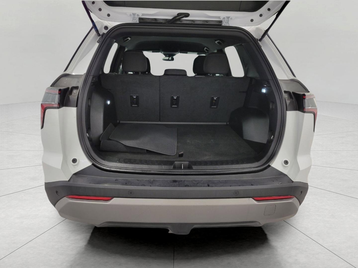 Used 2025 Chevrolet Equinox LT AWD/4WD image 16