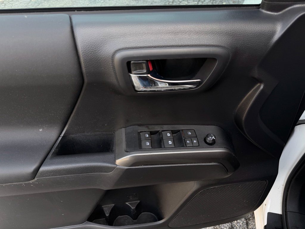 Used 2023 Toyota Tacoma TRD Sport w/ Advanced Technology Package image 15