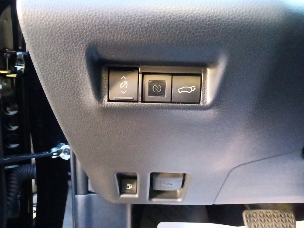 Used 2026 Toyota RAV4 Limited AWD/4WD image 17