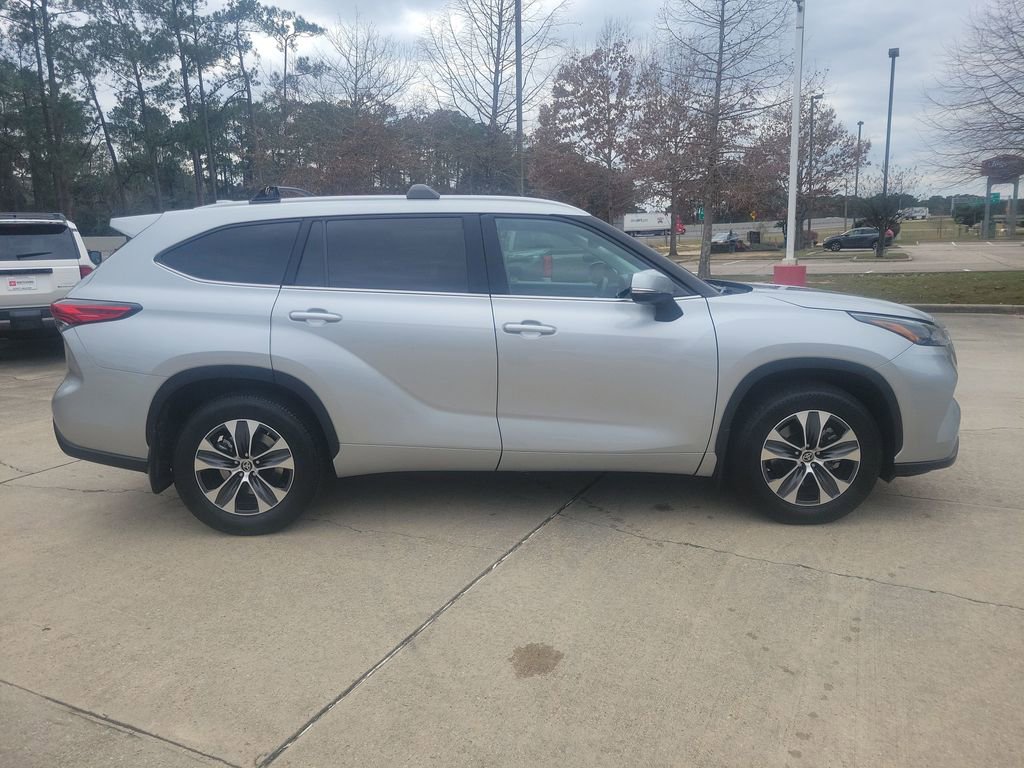 Used 2023 Toyota Highlander XLE image 8