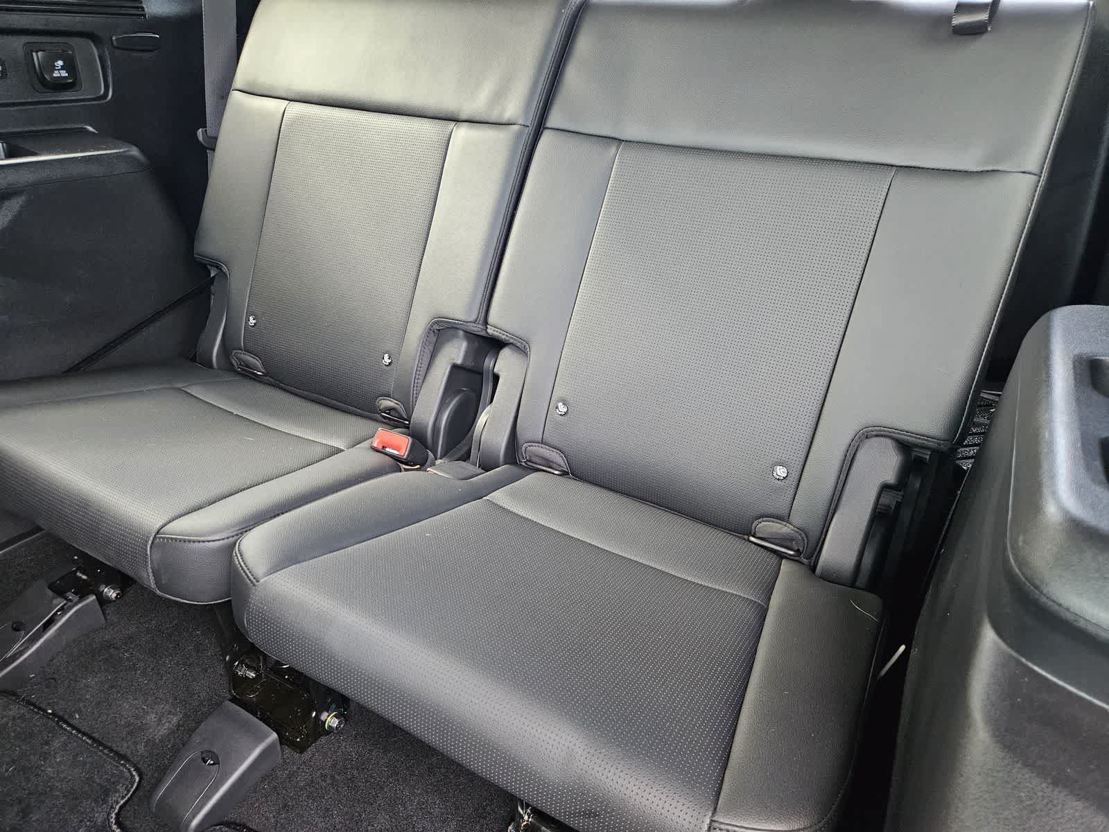 Used 2025 Hyundai Santa Fe Limited AWD/4WD image 31