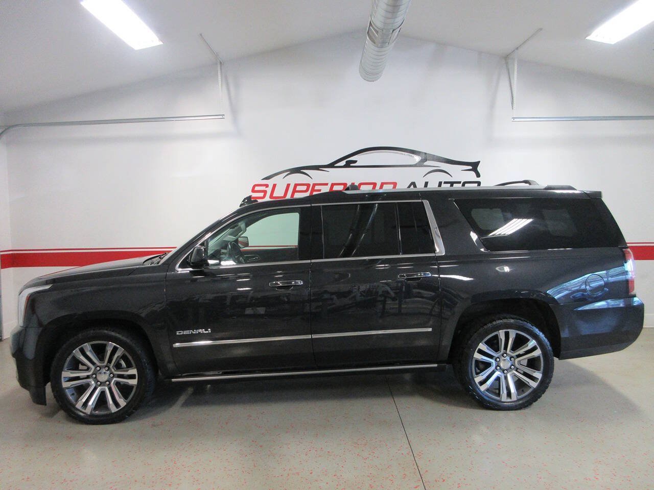 Used 2020 GMC Yukon XL Denali w/ Denali Premium Package AWD/4WD image 2