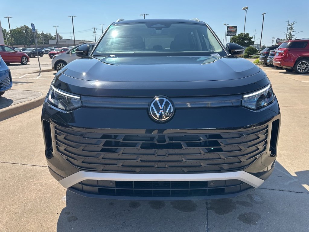 New 2025 Volkswagen Tiguan SE image 8