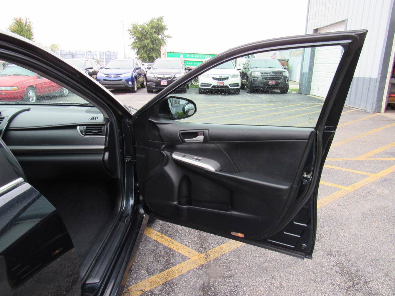 Used 2012 Toyota Camry SE FWD image 26