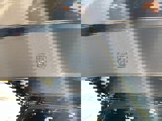 Used 2022 Chevrolet Traverse LT image 32